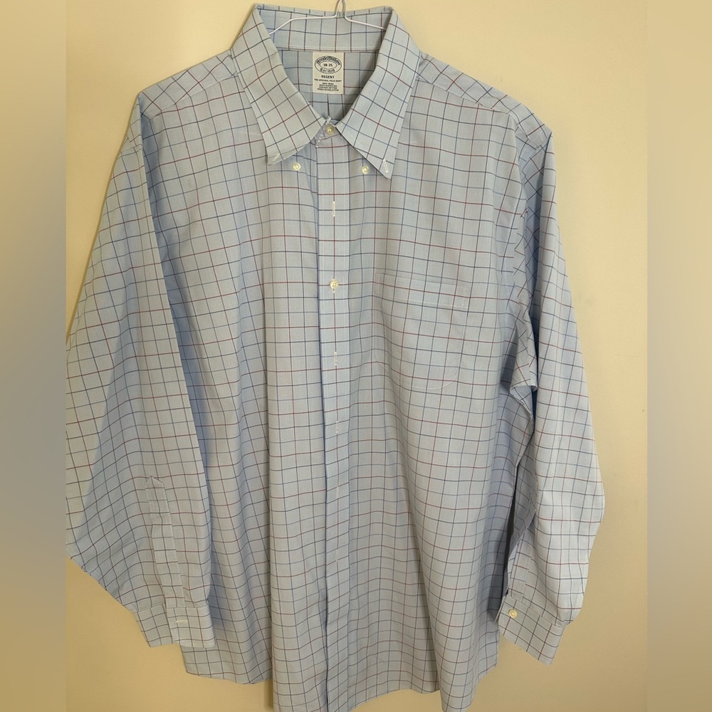 Brooks Brothers Mens Dress Shirt Size 18-35
Light Blue with blue and red accents